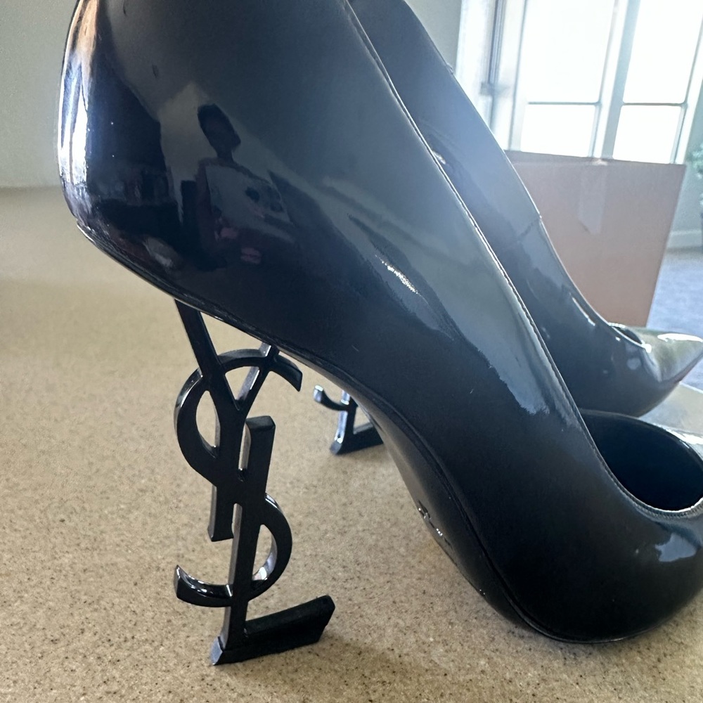 Saint Laurent Paris Black Patent Leather Opyum Pointed Toe Pumps